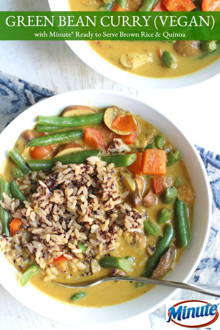 Curry de judías verdes servido con Minute Ready to Serve Brown Rice y Quinoa AD #curry #vegan #glutenfree