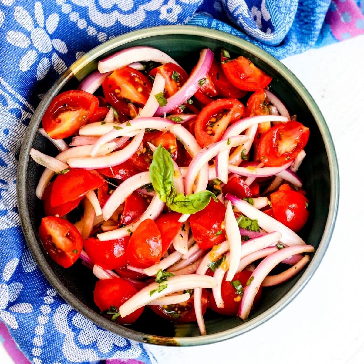 Tomato and Red Onion Salad FI 1200