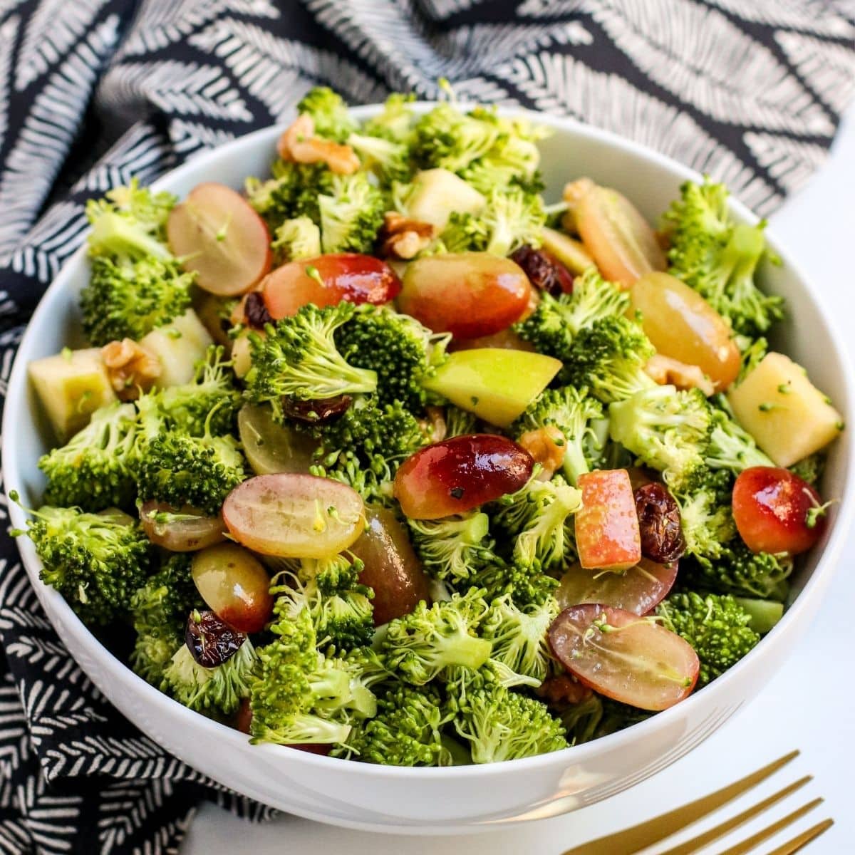 Vegan Broccoli Grape Salad FI 1200
